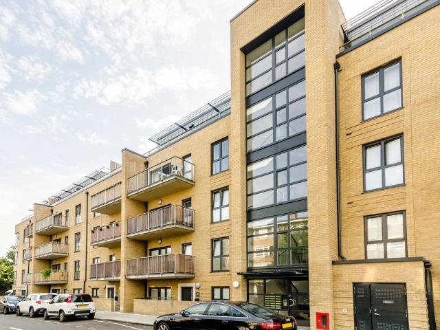 Coopers Road, Bermondsey, London SE1, 3 bed flat to rent, £4,030 pcm | PrimeLocation