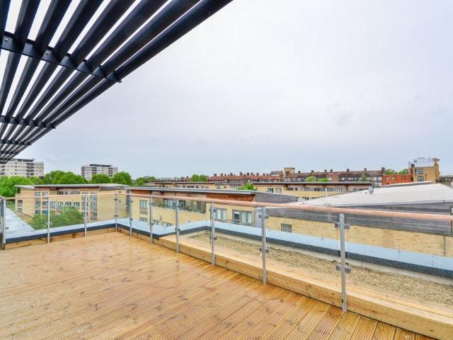Coopers Road, Bermondsey, London, SE1 3 bed penthouse to rent £4,030 pcm £930 pw