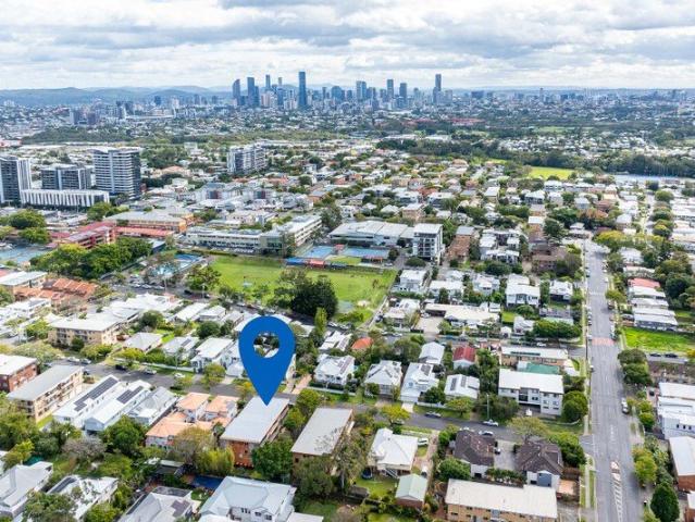 Coorparoo Unit Living