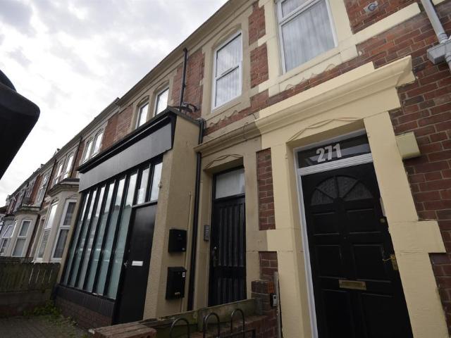 Coatsworth Road, Gateshead 2 bed flat to rent £675 pcm £156 pw