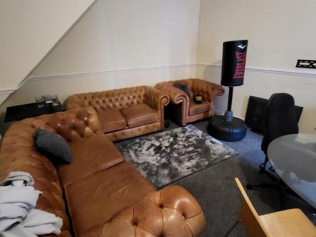 Coach House 8 Mauldeth Road. 4 bed house to rent £2,700 pcm £623 pw