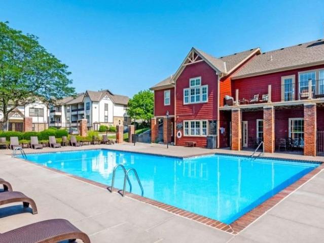 Coach House Apartments 2 Bedroom Apartment for Rent at 655 E Minor Dr, Kansas City, MO 64131 Red Ridge South