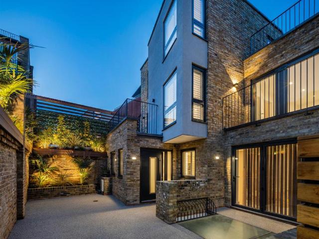 Coachworks Mews, Pattison Road. 4 bed house to rent £6,250 pcm £1,442 pw
