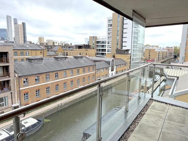 Coalmakers Wharf, London E14 2 bed flat to rent £2,400 pcm £554 pw