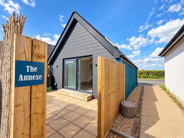 Coast Road, Pevensey Bay, Pevensey BN24, Studio to rent, £1,050 pcm | PrimeLocation