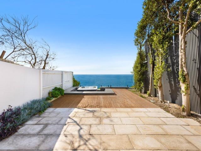 COASTAL NORTH BONDI HOME WITH SPECTACTULAR VIEWS