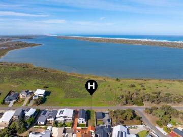 Coastal Outlook with Everlasting Views