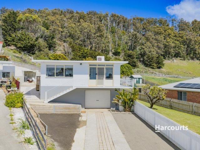 Coastal Outlooks, Flexible Living & Room to Entertain