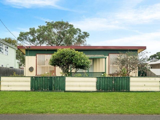 Coastal Opportunity on 591m² Walk to the Water