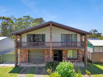 COASTAL OPPORTUNITY IN BEAUTIFUL CULBURRA BEACH