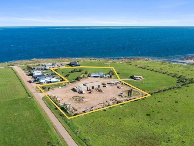 Coastal Acreage Living with Amazing Seaviews