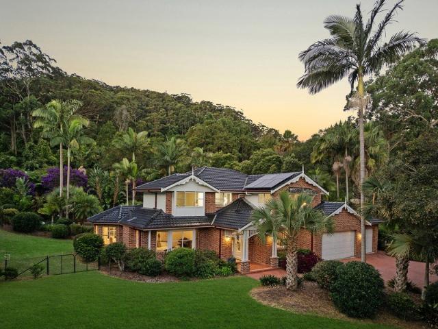 Coastal acreage retreat in Wamberal