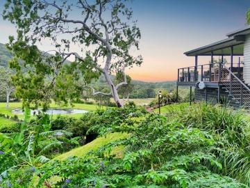 COASTAL ACREAGE WITH VIEWS, SHED SPACE & LIFESTYLE CHOICES