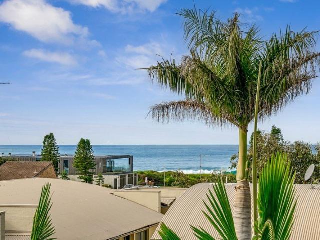 Coastal Apartment with Ocean Views in the Heart of Mona Vale