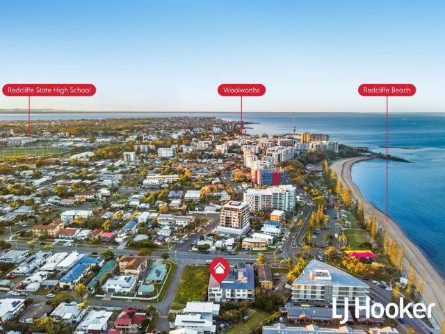 Coastal Apartment with Exclusive Rooftop Terrace & Stunning Water Views