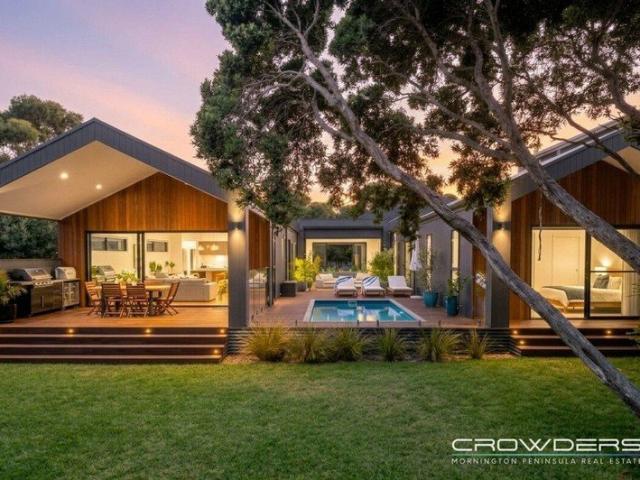 Coastal Architectural Brilliance Moments from No. 16 Beach