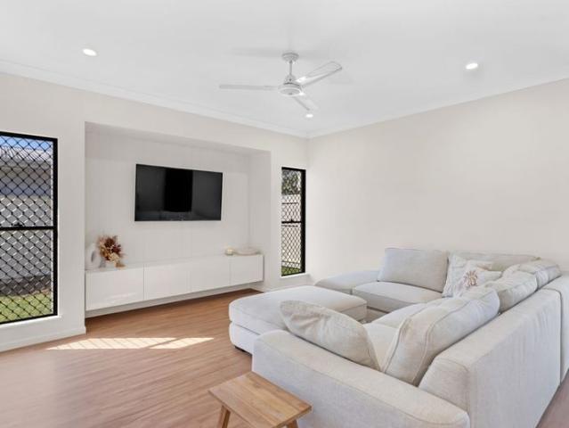 Coastal Beach Style Home | Trinity Beach