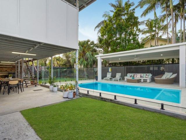COASTAL CHARACTER WITH DUAL LIVING, POOL & BROADWATER LIFESTYLE