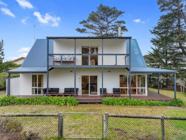 Coastal Character & Convenience in Venus Bay