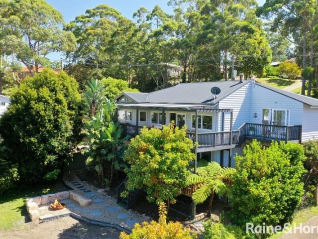 Coastal Charm Meets Entertainer's Delight