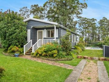 COASTAL CHARM MEETS PEACEFUL LIVING
