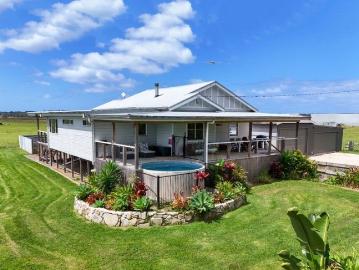 Big Acres Minutes To Crescent Head: Spacious 4 Bedroom Escape on 64.4Ha 159.1Ac