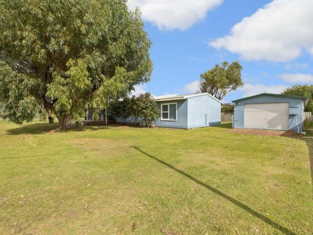 COASTAL CHARM ON A GENEROUS CORNER BLOCK LOCATION, LIFESTYLE & ENDLESS POTENTIAL