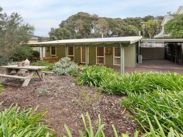 Coastal Charm on a Rare 948m2 Just Moments from the Beach