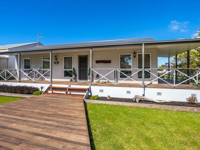 Coastal Charm on 2,012m2 block!