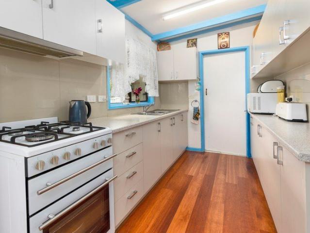 Coastal Charm and Huge Development Potential 500m to the Beach!