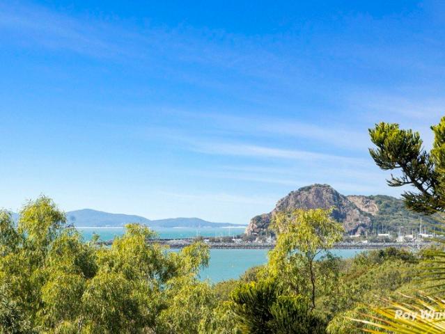 Coastal Charm, Breathtaking Views & Beachside Living at Its Best