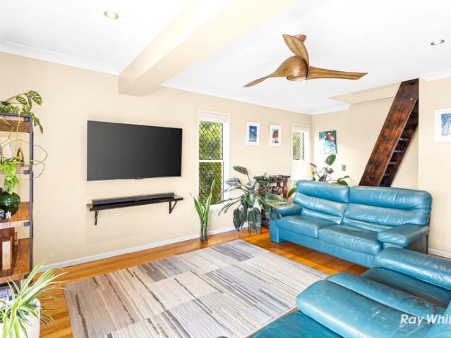 Coastal Charm in the Heart of Cooee Bay