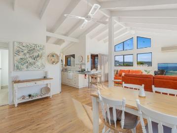 Coastal Charm, Sunlit Living & Elevated Town Views