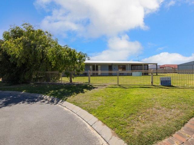 COASTAL CHARM, SPACE AND LIFESTYLE