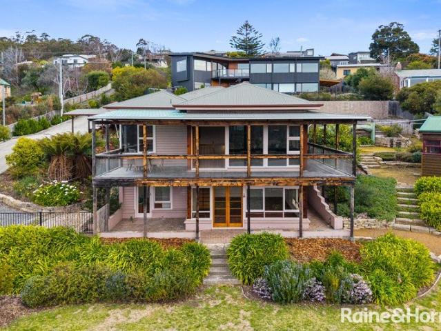 Coastal Charm, Space and Spectacular Water Views
