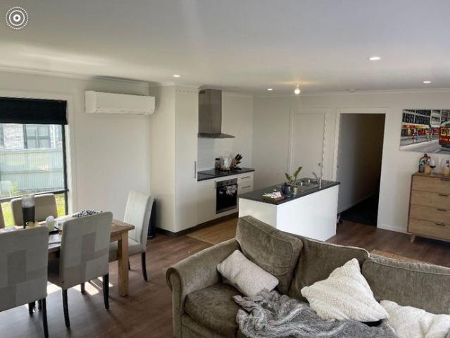 Coastal Charm with Stunning Water Views – Tranquil Living in Swansea