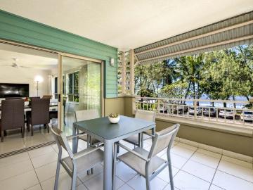 Coastal Chic Dual Key Apartment In Absolute Beachfront Location
