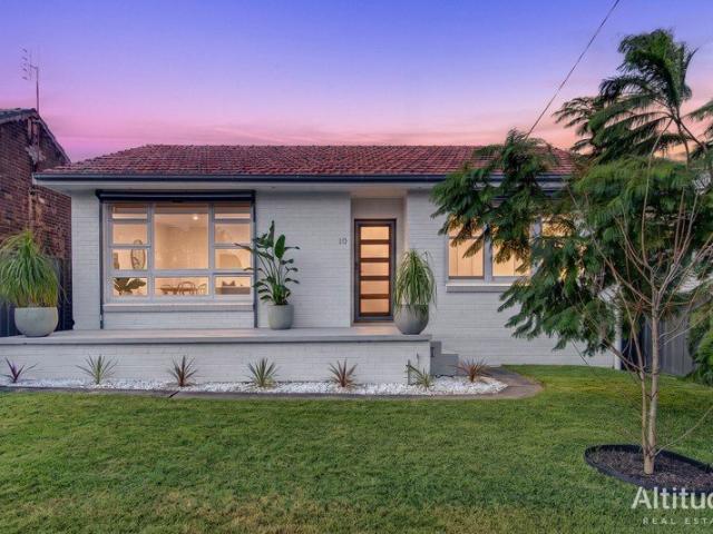 Coastal Comfort and Easy Living in the Heart of Redhead