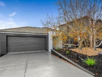 COASTAL COMFORT & FAMILY LIVING IN A FANTASTIC LOCATION