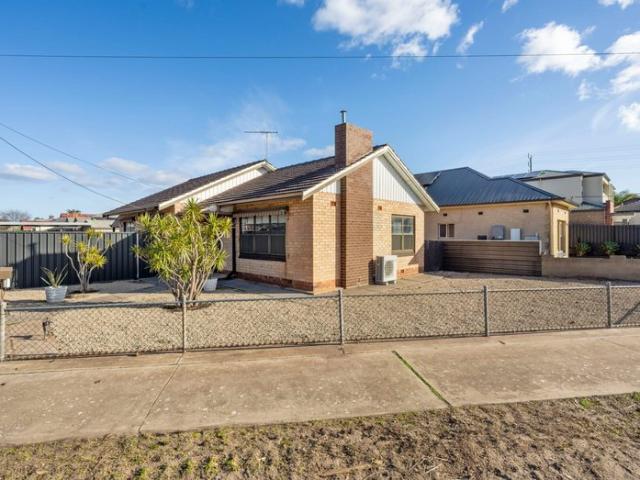 Coastal Comfort & Family Living in a Prime Largs North Location