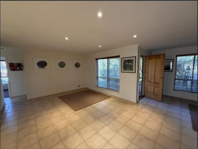 Coastal Comfort in a Prime Torquay Location