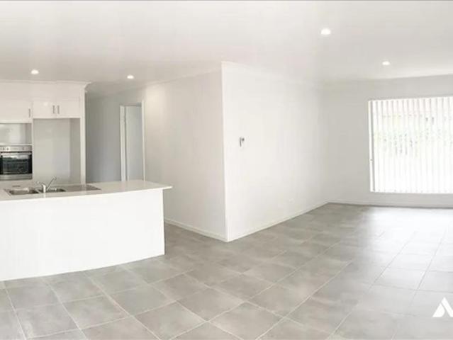 Coastal Comfort Living in Thorneside!