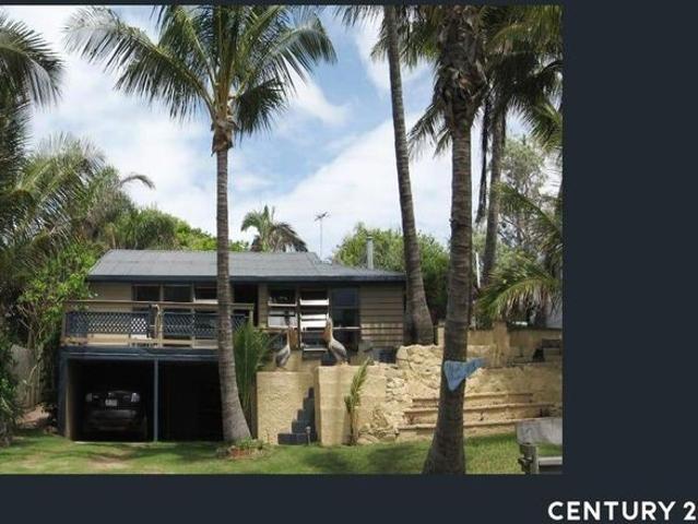 Coastal Comfort Meets Family Living Spacious 4 Bedroom Home in Keppel Sands
