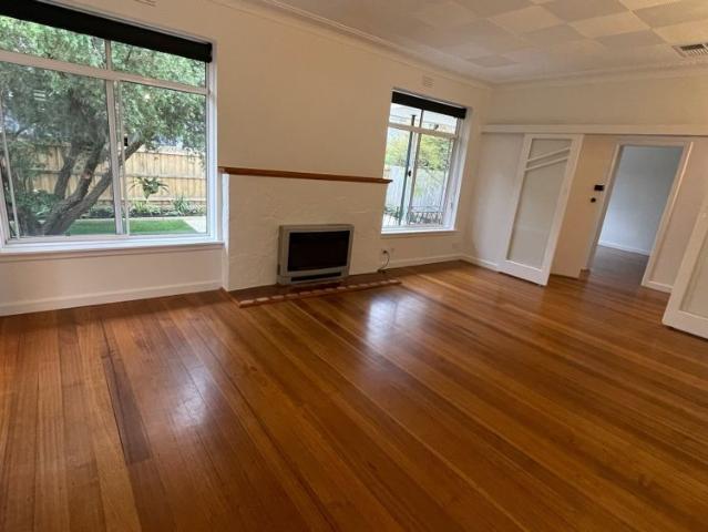 Coastal Comfort & Style: Beautifully Renovated 2 Bedroom Home