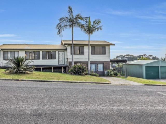 Coastal Comfort with Flexible Dual Living Design