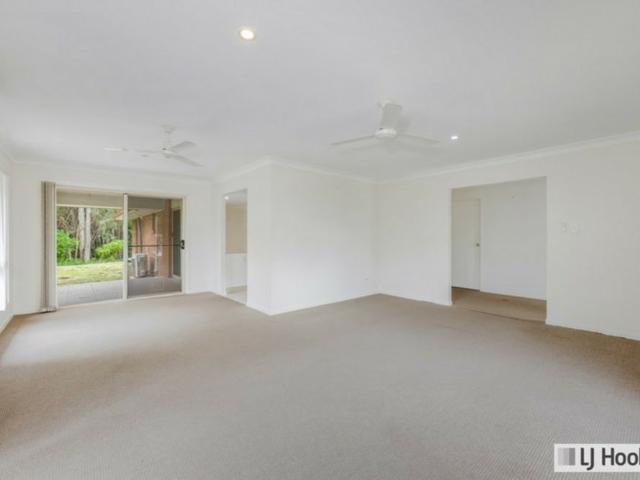 COASTAL COMFORT WITH ROOM TO RELAX SPACIOUS FAMILY LIVING IN MOORE PARK BEACH