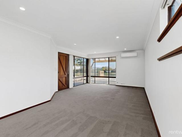 COASTAL COMFORT WITH ROOM TO RELAX!