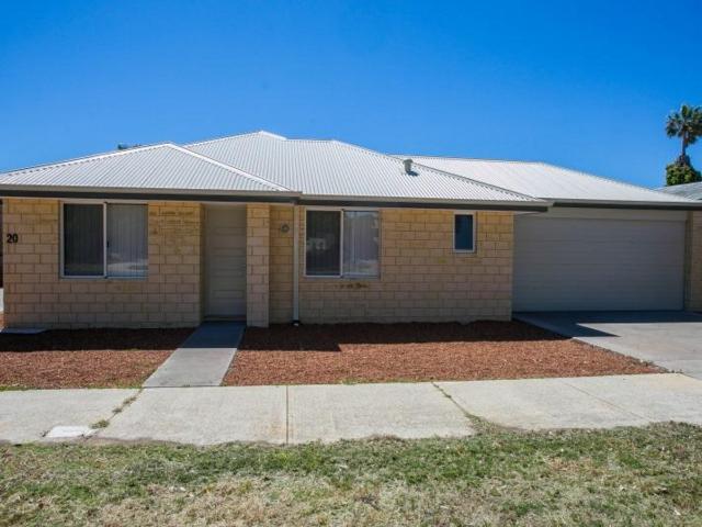 Coastal Comfort: Your Family Home Steps Away from the Beach!