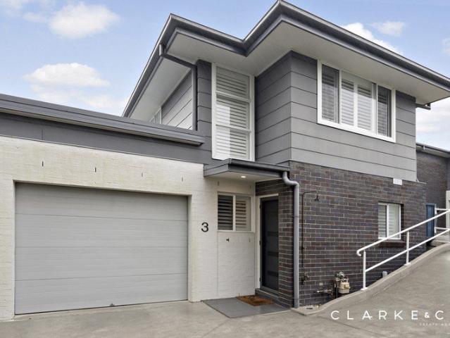 COASTAL CONVENIENCE MEETS CONTEMPORARY COMFORT!