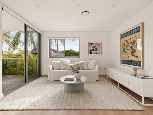 Coastal Convenience Between the Beach and the Lagoon
